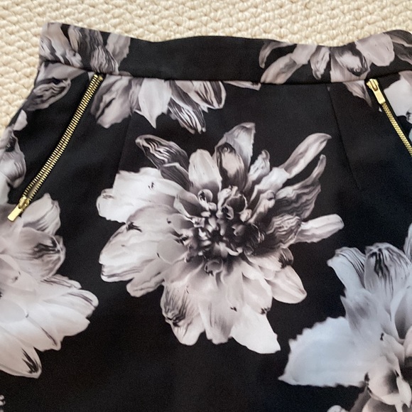 H&M High Waisted Skirt - Picture 6 of 6